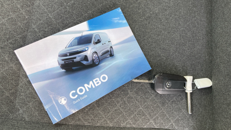 Vauxhall Combo Life 100kW Design XL 52kWh 5dr Auto [7 Seat] Electric Estate